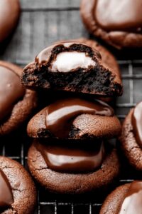 Gooey Marshmallow-Surprise Hot Cocoa Cookies Recipe