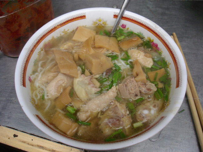 Duck Noodle Soup With Bamboo Shoots (Bun Mang Vit)