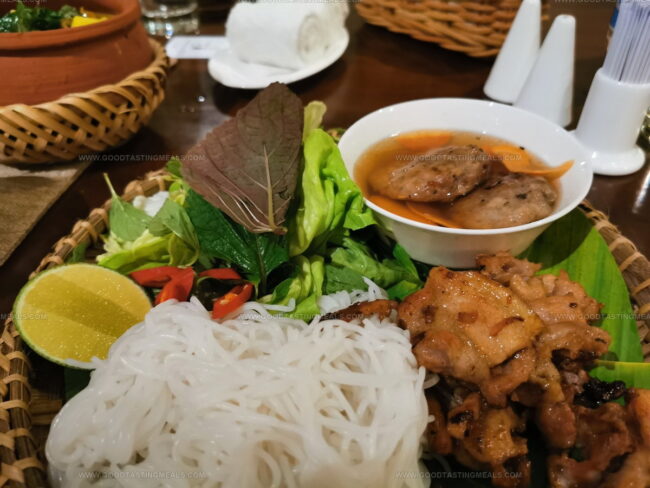 Grilled Pork Meatballs With Vermicelli Noodles (Bun Cha)