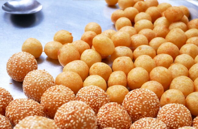 Vietnamese Donuts (Banh Cam)